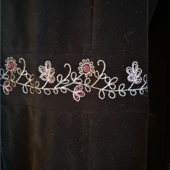 Ladies black embroidered jacket - Picture 3 of 7